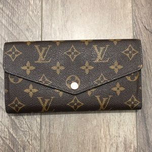 Louis Vuitton Sarah wallet! $350 TODAY ONLY